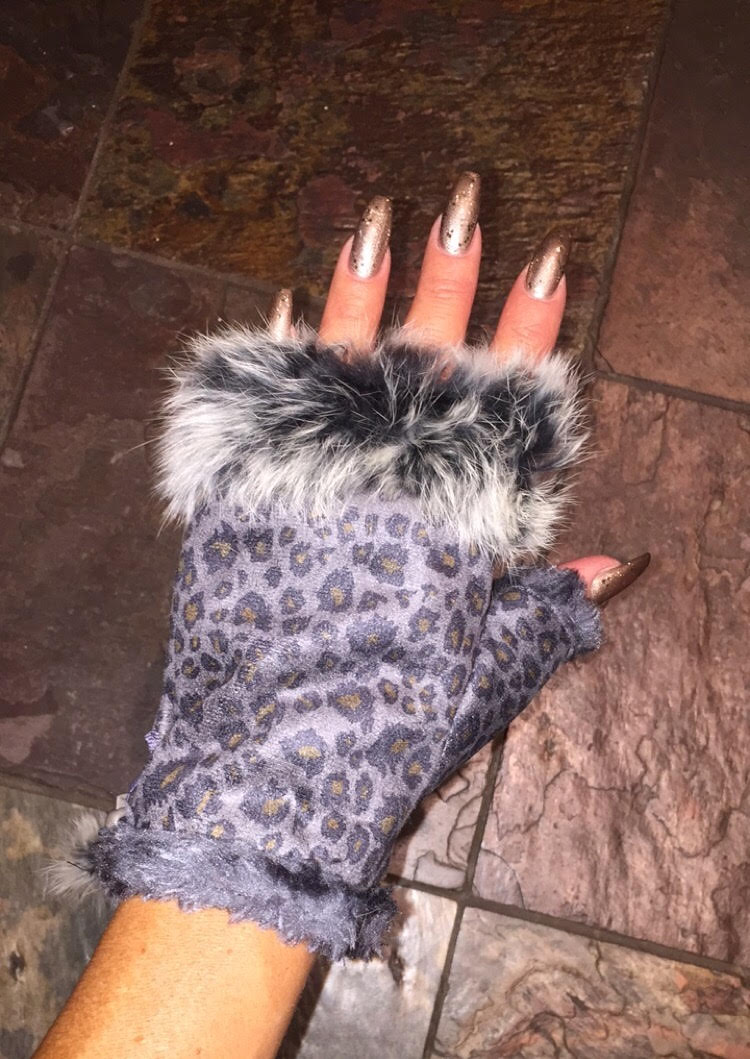 fingerless gloves with fur trim