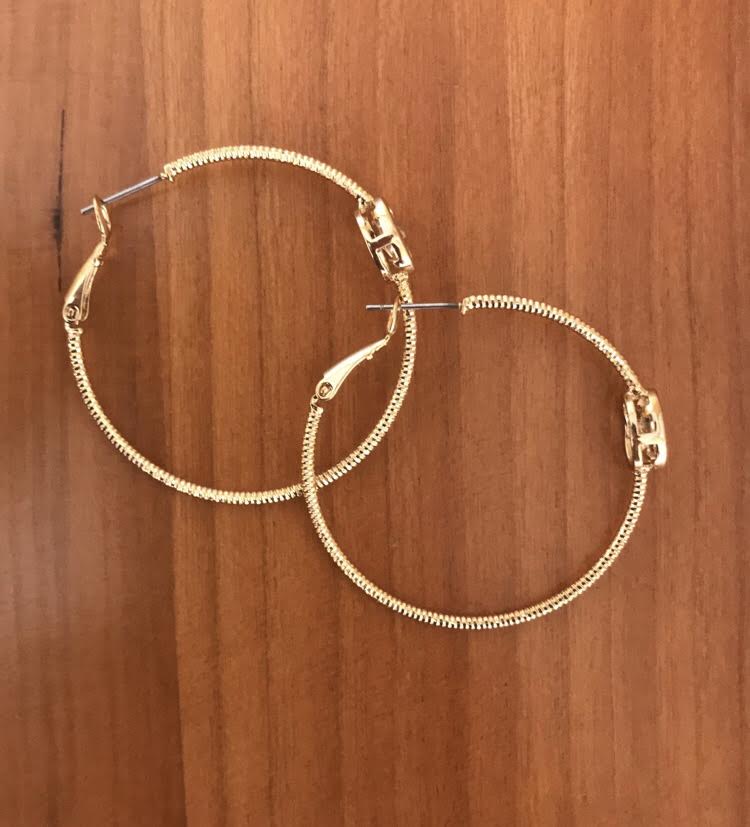Medium-sized Gold Hoops – Glamhairus